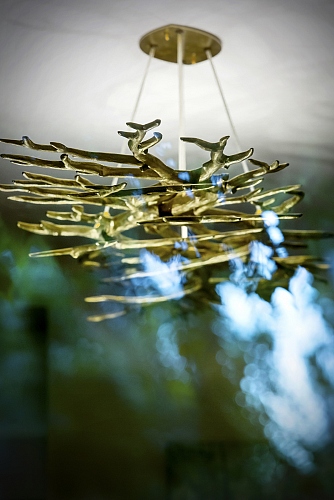 Méristème, suspension, bronze brossé. Longueur 170 cm. Richard Lauret pour - © Lauret Studio